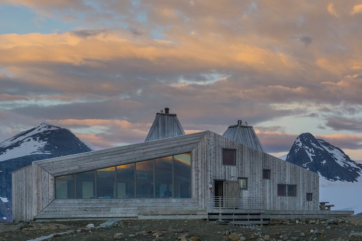 Guided tour to the Rabot cabin - Image 3