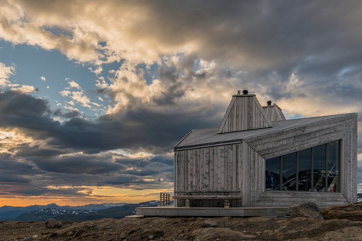 Guided tour to the Rabot cabin - Image 1