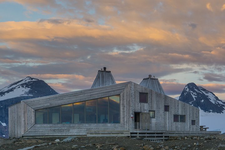 Guided tour to the Rabot cabin - Image 2