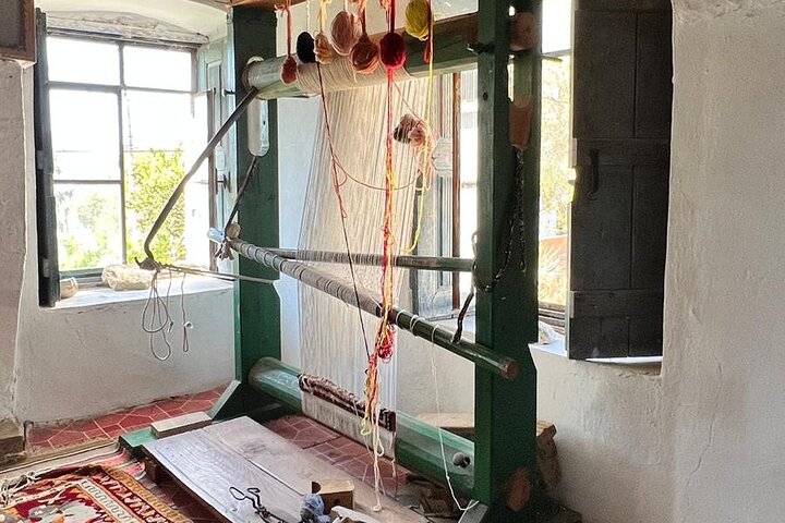 Carpet Weaving Art Lessons & Experience - Image 2
