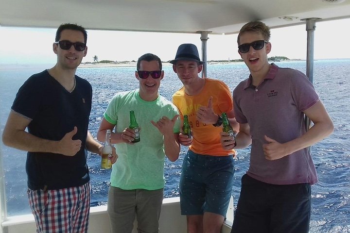 Yacht tour with local guide & snorkeling activities - Image 3
