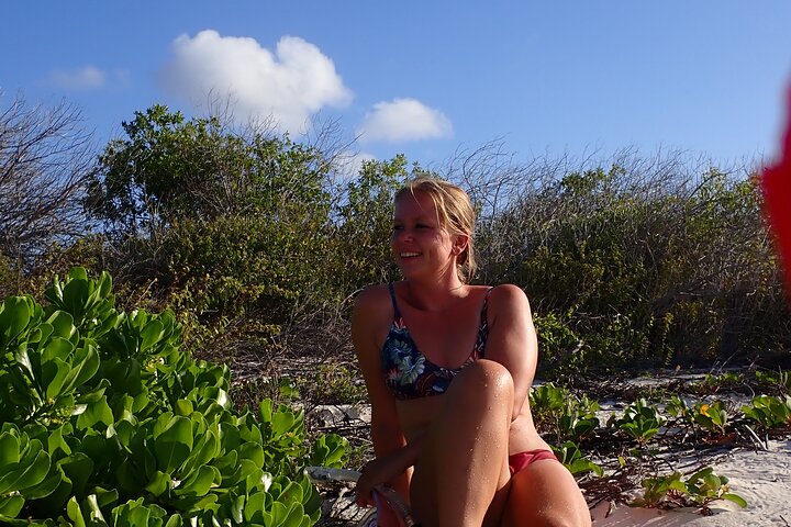 Yacht tour with local guide & snorkeling activities - Image 5