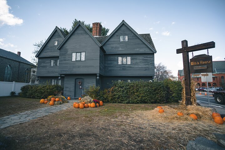 Private Day Tour of Highlights and History in Salem and Boston - Image 1