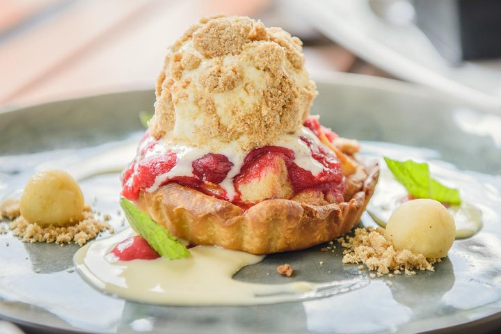 Deluxe Wine Tour to Tamborine Mountain, includes two course lunch - Image 1