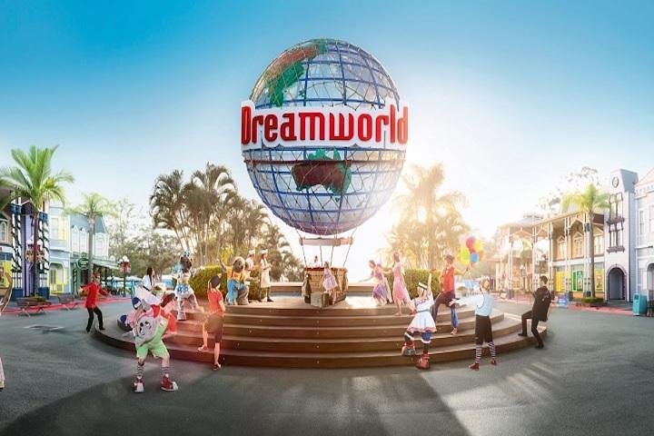 Return Private Theme Park Transfer From Brisbane - Image 1