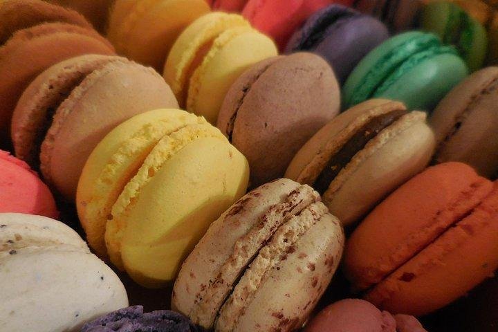 Private Chocolate Tour : Visit Brussels while you are Eating Chocolates - Image 3