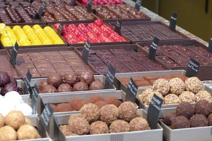 Private Chocolate Tour : Visit Brussels while you are Eating Chocolates - Image 2