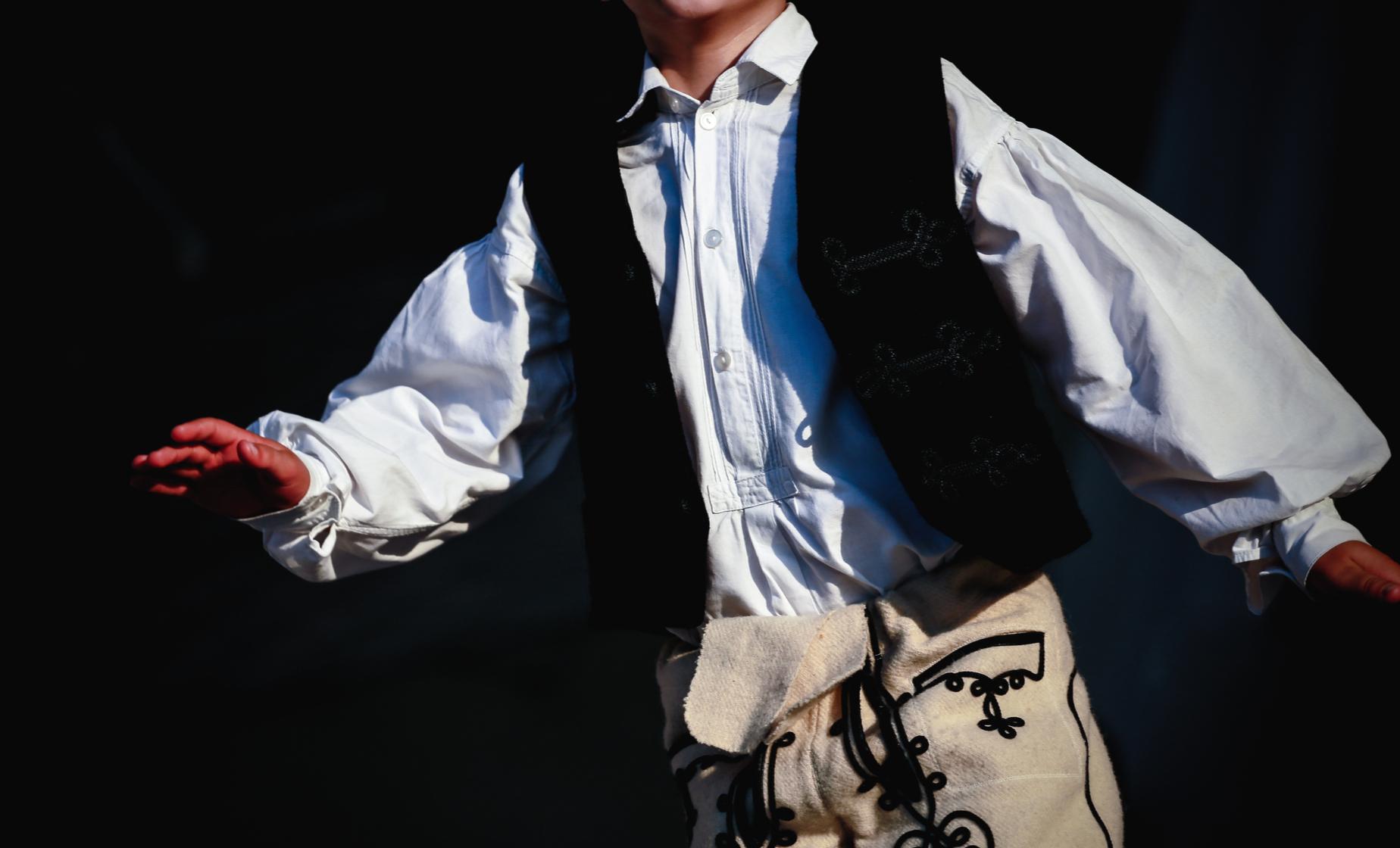 Hungarian Folklore Performance at the Aranytíz Cultural Center - Image 1