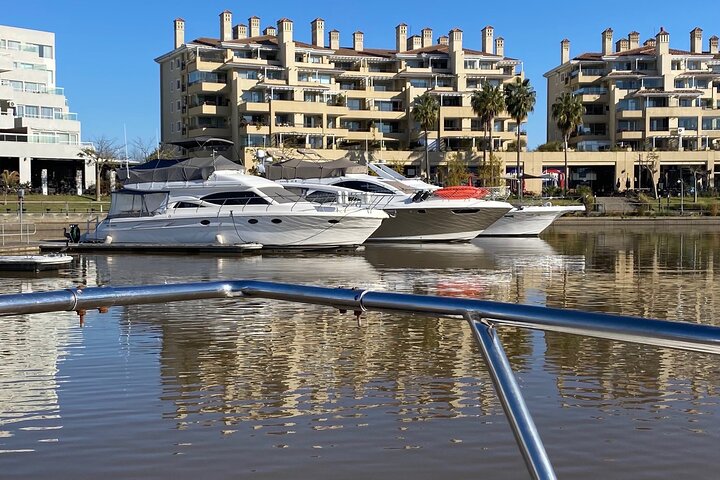 Boat Rental to Navigate the Delta - Image 1