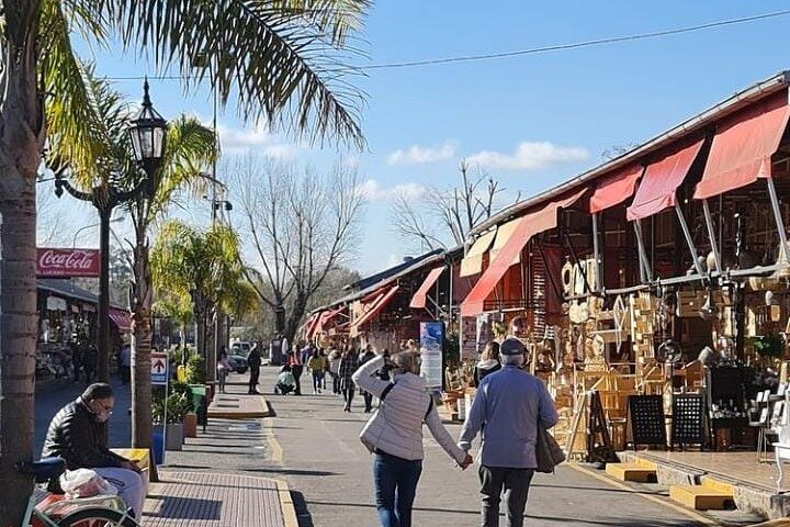  Delta Premium with Navigation and Local Guide in Private - Image 4