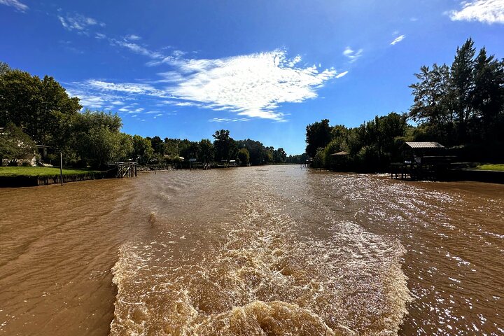 Navigation by Delta Tigre and Rio De La Plata - Image 1
