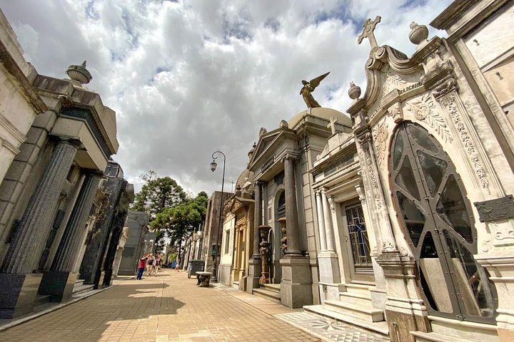 Premium Private City Tour of Buenos Aires + Sunset Drink at Sky Bar - Image 3