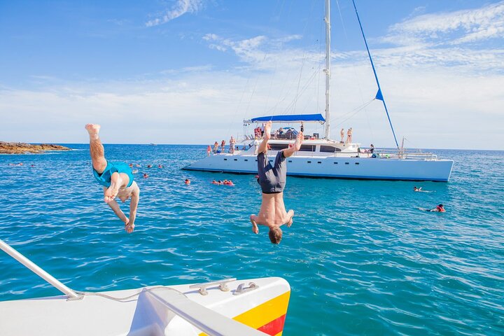 #1 Snorkeling Tour in Catamaran. Open bar & Snacks included - Image 3