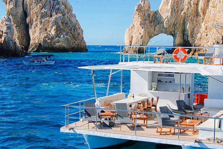 Isla Manta VIP Tour - Image 1