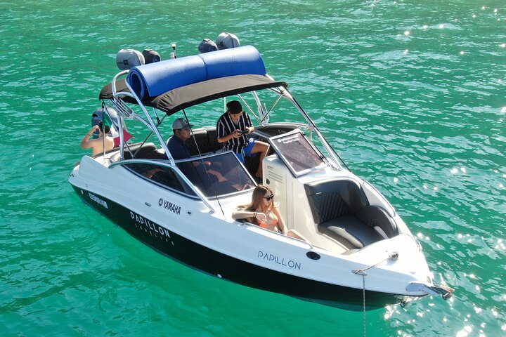 Luxury tour to the arch in a Yamaha boat Papillon 4 - Image 3