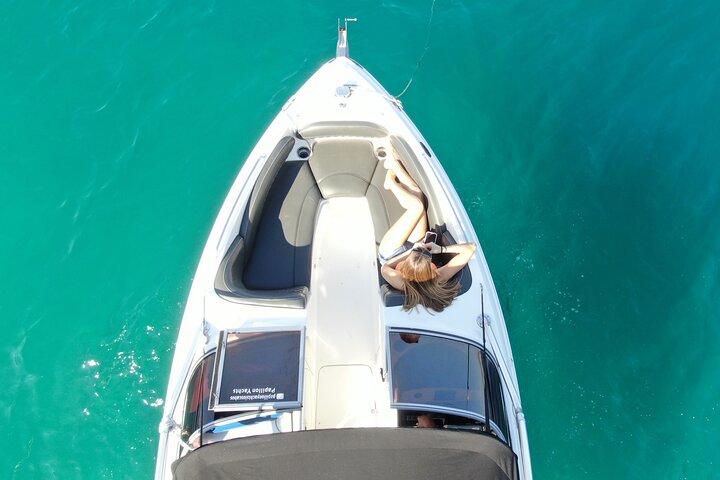 Luxury tour to the arch in a Yamaha boat Papillon 4 - Image 4