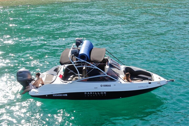 Luxury tour to the arch in a Yamaha boat Papillon 4 - Image 1