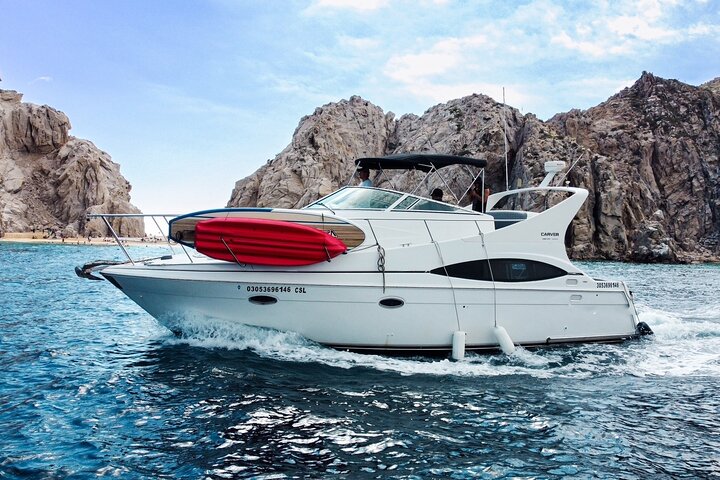 Private Luxury Carver Yacht and All-inclusive Tour with Guide - Image 4