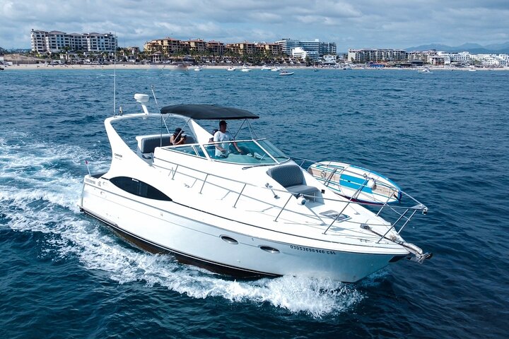 Private Luxury Carver Yacht and All-inclusive Tour with Guide - Image 1