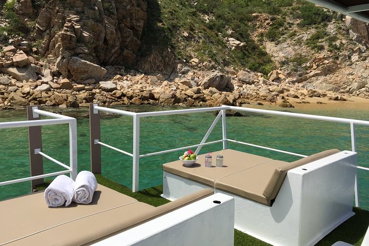 Private Snorkeling and Sightseeing Boat Tour 20 passengers - Image 4