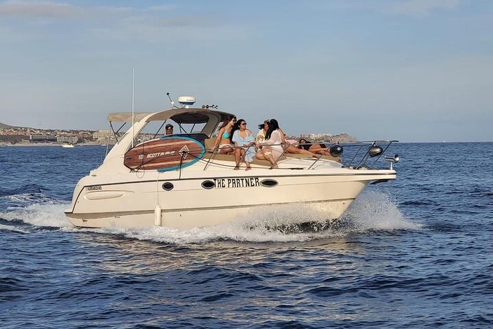 Private yacht rental for 2 hours - Image 4