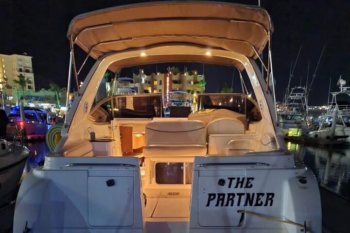 Private yacht rental for 2 hours - Image 3