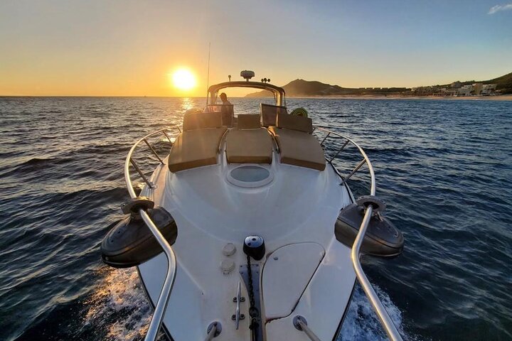Private yacht rental for 2 hours - Image 1