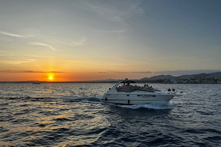 Private yacht rental for 2 hours - Image 5