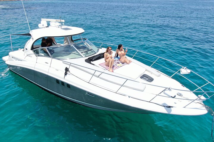 Private Yacht Sea Ray all-inclusive charter in Cabo - Image 3