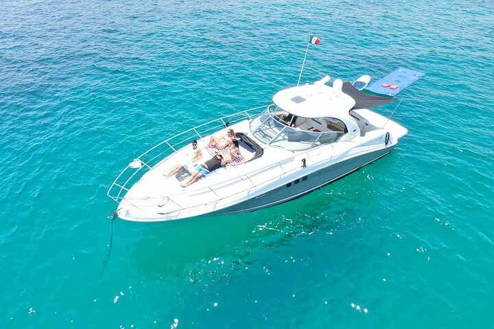Private Yacht Sea Ray all-inclusive charter in Cabo - Image 5