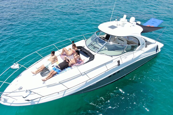 Private Yacht Sea Ray all-inclusive charter in Cabo - Image 1