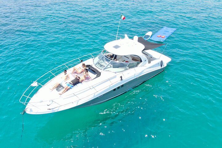 Private Yacht Sea Ray all-inclusive charter in Cabo - Image 2
