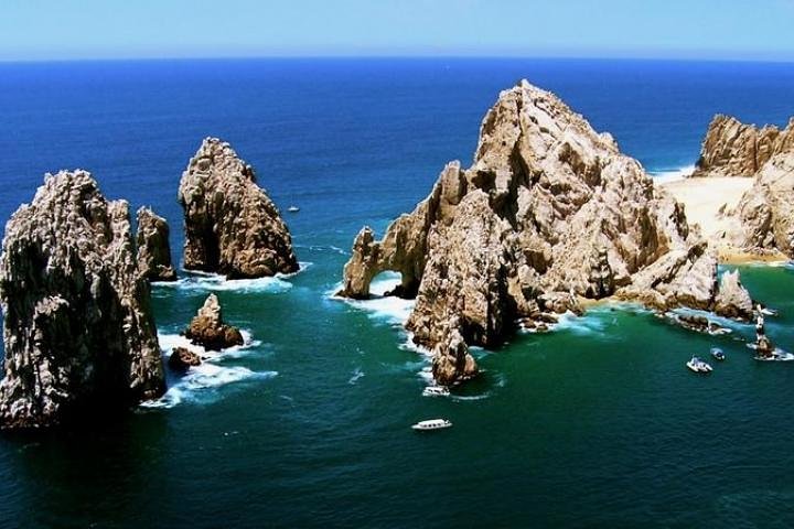 The Arch Tour with Amazing Captain in Cabo San Lucas - Image 1