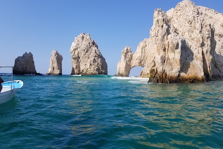 The Arch Tour with Amazing Captain in Cabo San Lucas - Image 4
