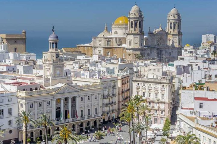 Cadiz Shore Excursion: Scenic & walking tour with cheese and sherry tasting  - Image 4