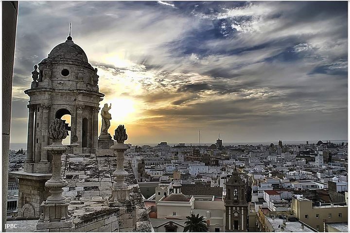 Cadiz Shore Excursion: Scenic & walking tour with cheese and sherry tasting  - Image 3