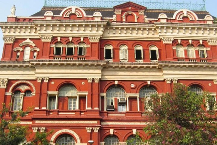 British Raj Walk in Kolkata - Image 4
