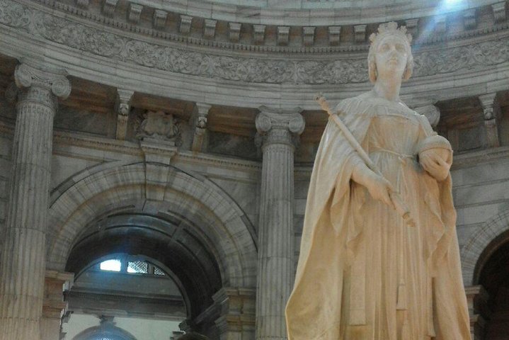 British Raj Walk in Kolkata - Image 5