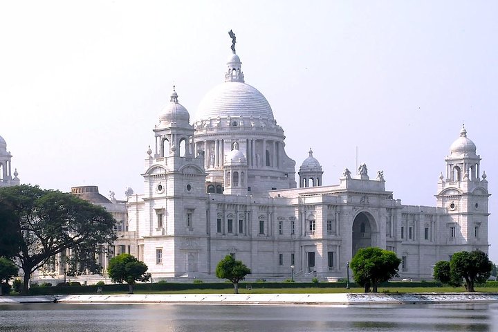 British Raj Walk in Kolkata - Image 1