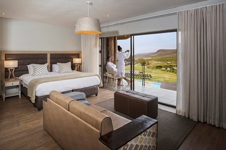 Cape Town Shore Excursion: Private Small Group Aquila Overnight - Image 2