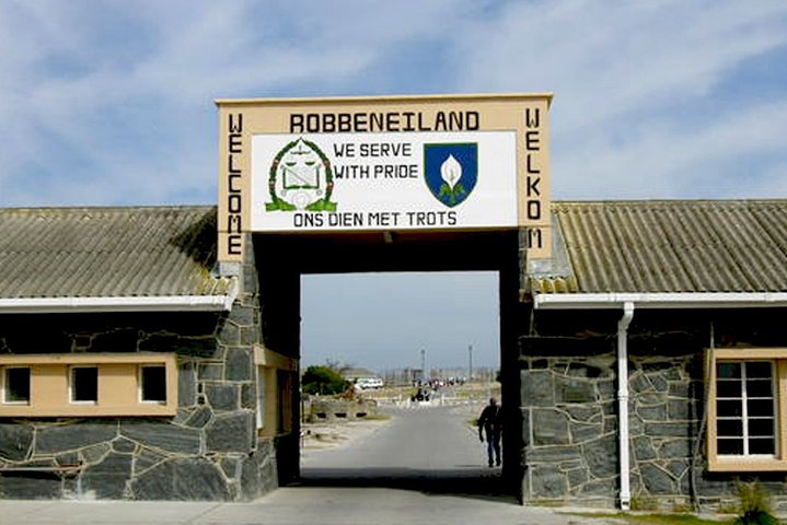 (Cape Town Tour) 3Days -Robben Island getaway & Table Mountain Car & wine taste - Image 3