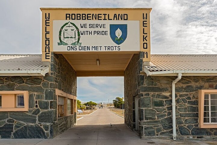 Full Day Township and Robben Island Heritage Tour - Image 2