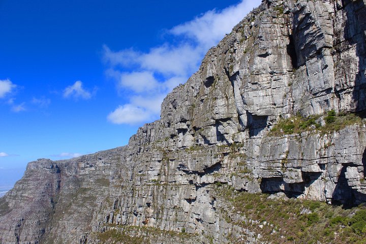 Historical city & Table Mountain - Image 5
