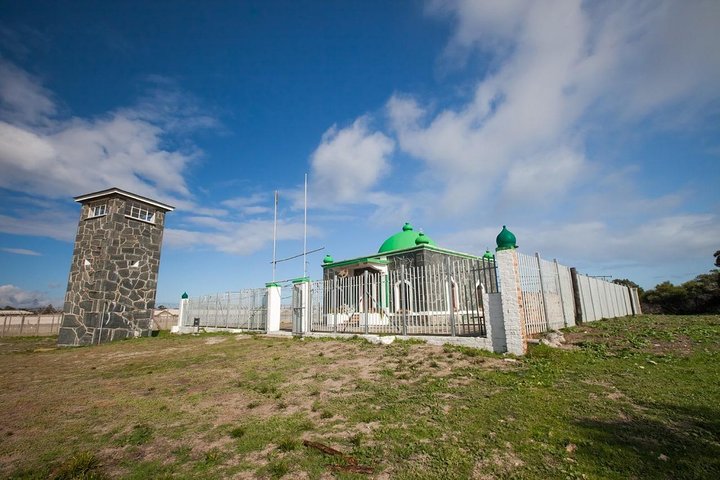 Historical Robben Island, Pre-Booked Tickets & Iconic Table Mountain Full Day. - Image 5