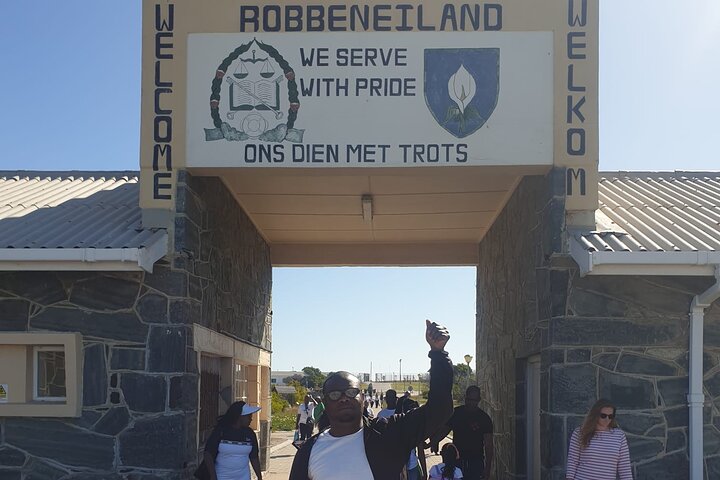 Private Full-Day Tour to Robben Island and Table Mountain - Image 1