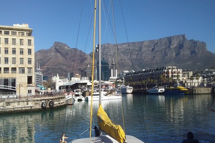 Private Multi-Day Tour to Table Mountain and Robben Island from Cape Town - Image 1