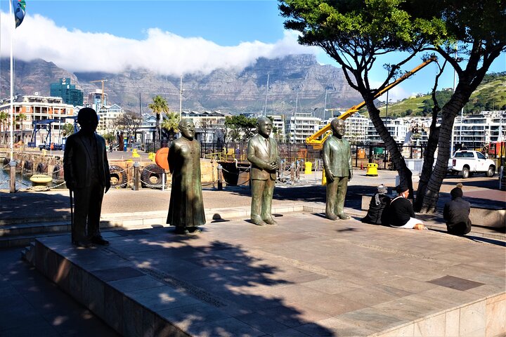 Private Tour : Hermanus Whale Watching and Wine - Image 5