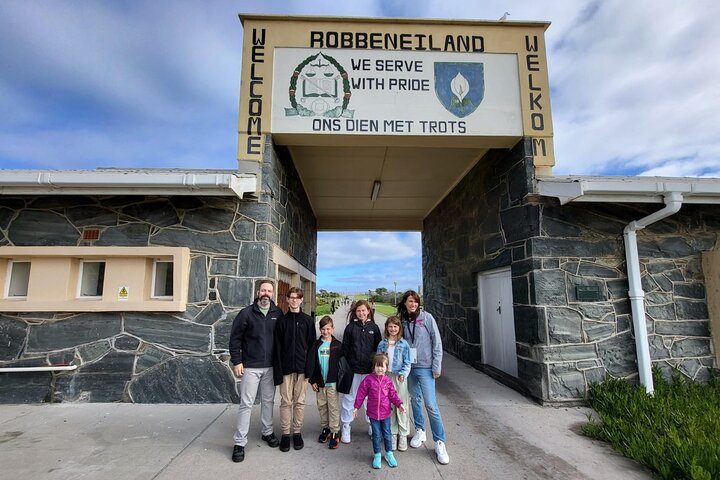 Robben Island and Table Mountain Full Day Private Tour - Image 1