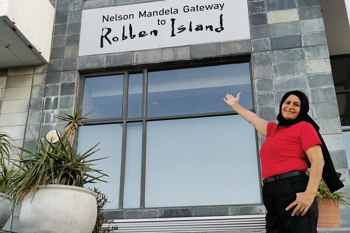 Robben Island & City stops.We confirm tickets by 8h00 am next day - Image 1