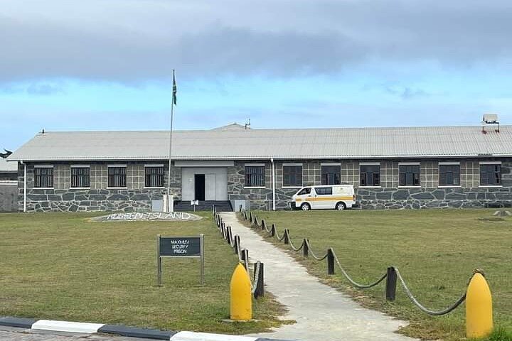 Robben Island, Table Mountain and kirstenbosch from Cape Town - Image 4